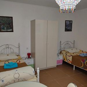 Pokój z dwoma pojedynczymi łóżkami